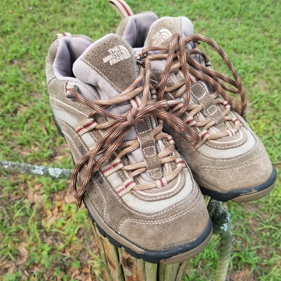 The North Face suede hiking boots, in EUC, in khaki brown and cream color sz 9 - Picture 2 of 10